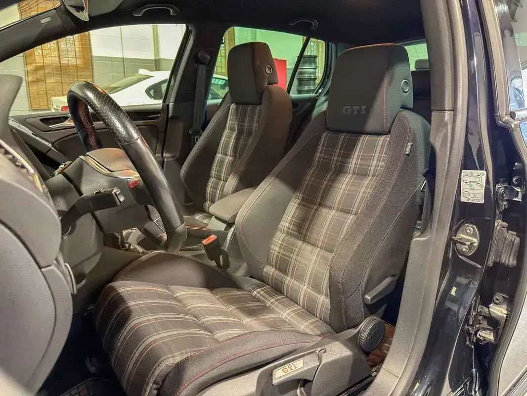 Usado VW Golf VI GTI 211 CV (155 kW) 2011 Negro Utilitario