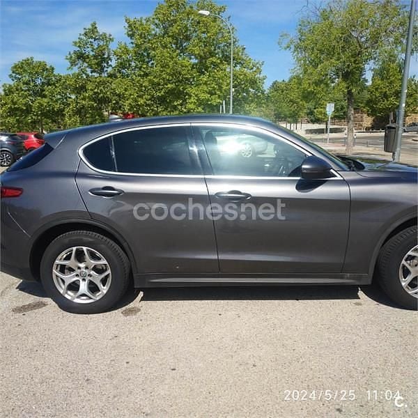 Usado Alfa Romeo Stelvio Executive 210 CV (154 kW) 2018 Beige SUV