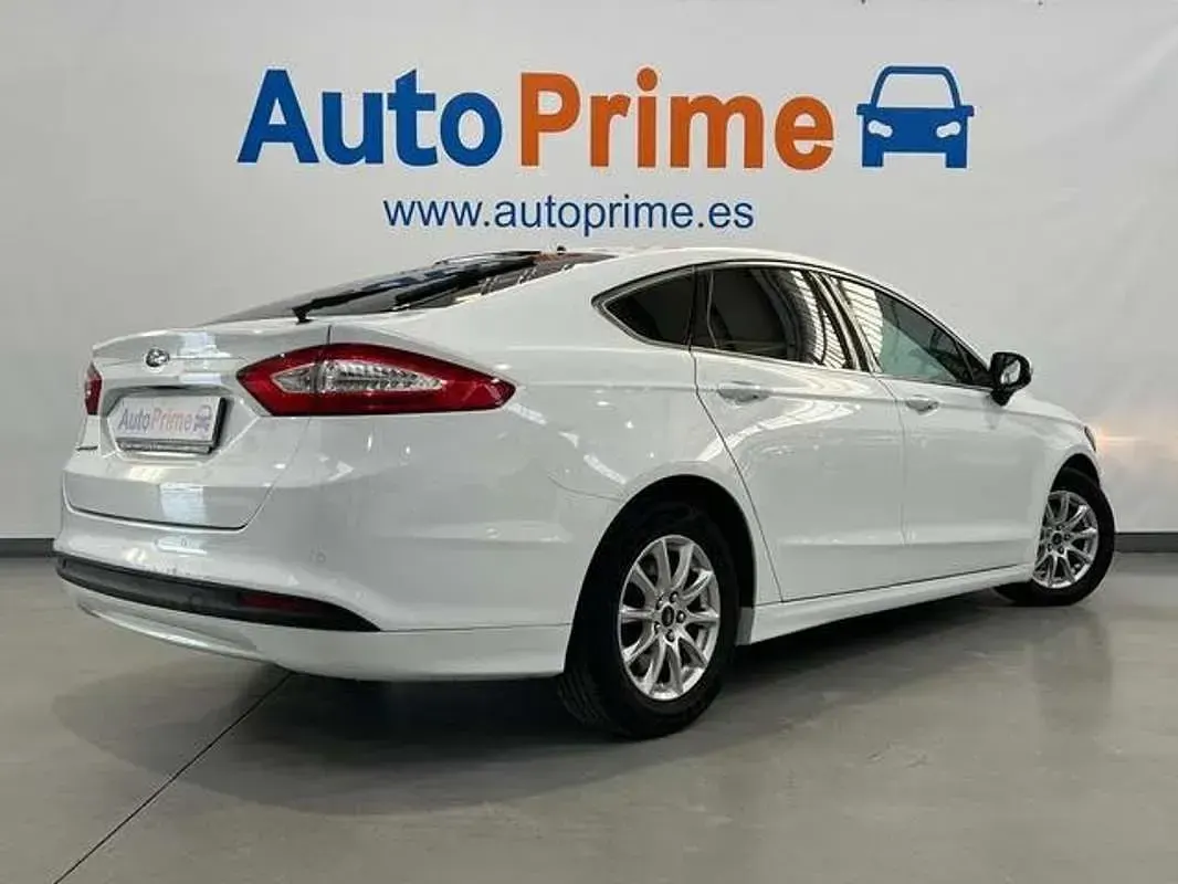 Usado Ford Mondeo Trend 150 CV (110 kW) 2018 Blanco Berlina