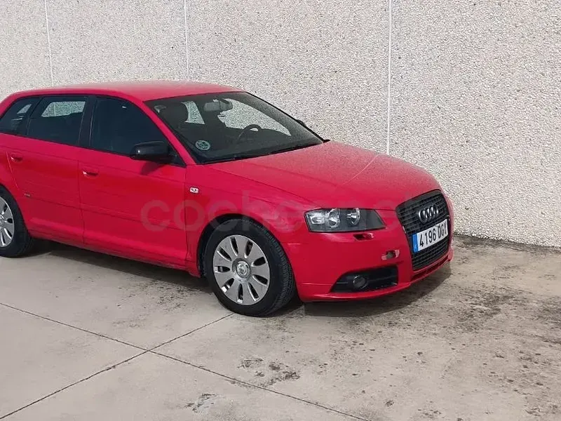 Usado Audi A3 Attraction 140 CV (102 kW) 2005 Rojo Utilitario