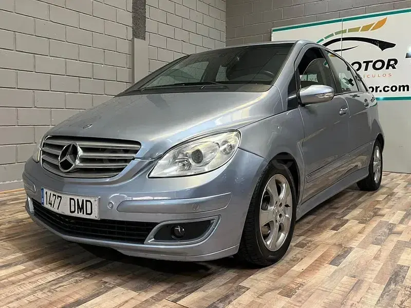 Usado Mercedes B200 140 CV (102 kW) 2005 Azul Monovolumen