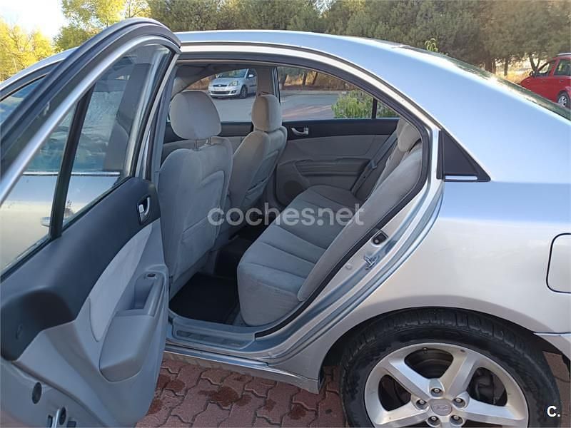 Gris / plata Usado 2009 Hyundai Sonata Comfort Berlina | 5000 € - Imagen 1/4