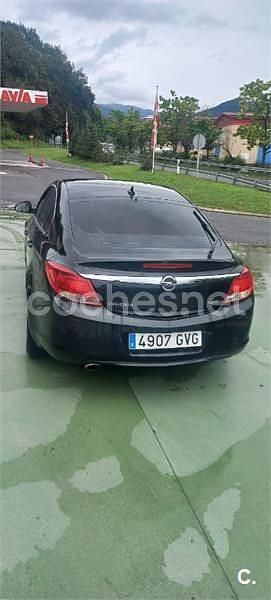 Usado Opel Insignia Edition 160 CV (117 kW) 2012 Negro Berlina