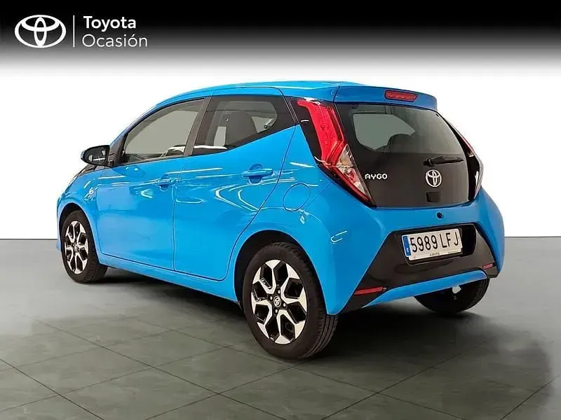 Usado Toyota Aygo X-play 72 CV (52 kW) 2020 Azul Utilitario