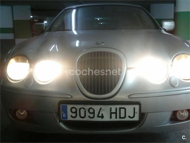 Usado Jaguar S-Type Executive 240 CV (176 kW) 2000 Gris / plata Berlina