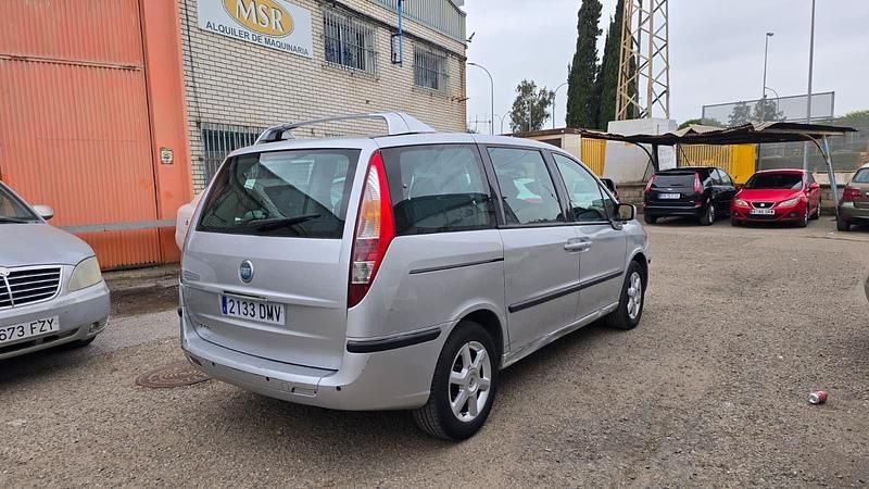 Usado Fiat Ulysse Emotion 128 CV (94 kW) 2005 Gris Monovolumen