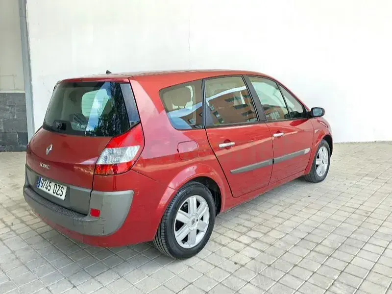 Begagnad Renault Grand Scénic II Dynamique 110 HK (80 kW) 2006 Röd Minibuss