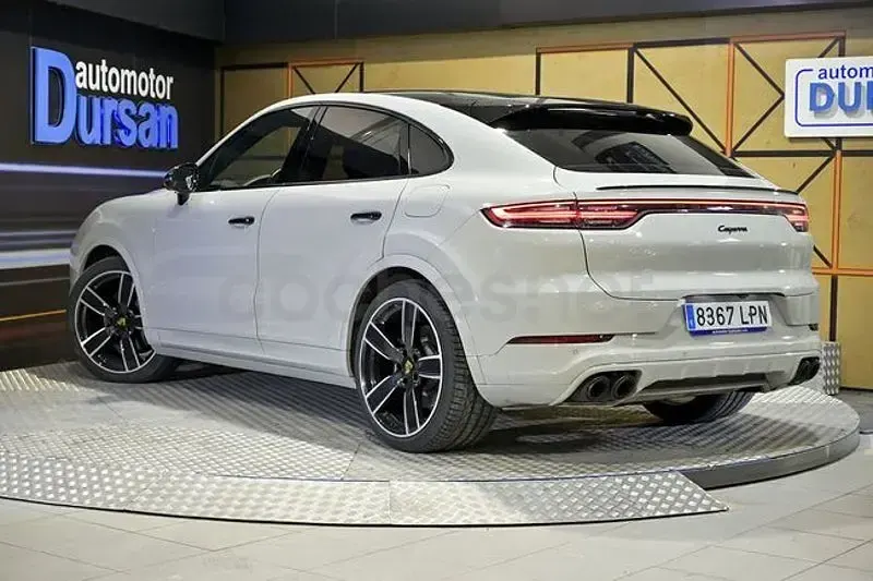 Usado Porsche Cayenne 462 CV (339 kW) 2021 Gris / plata SUV