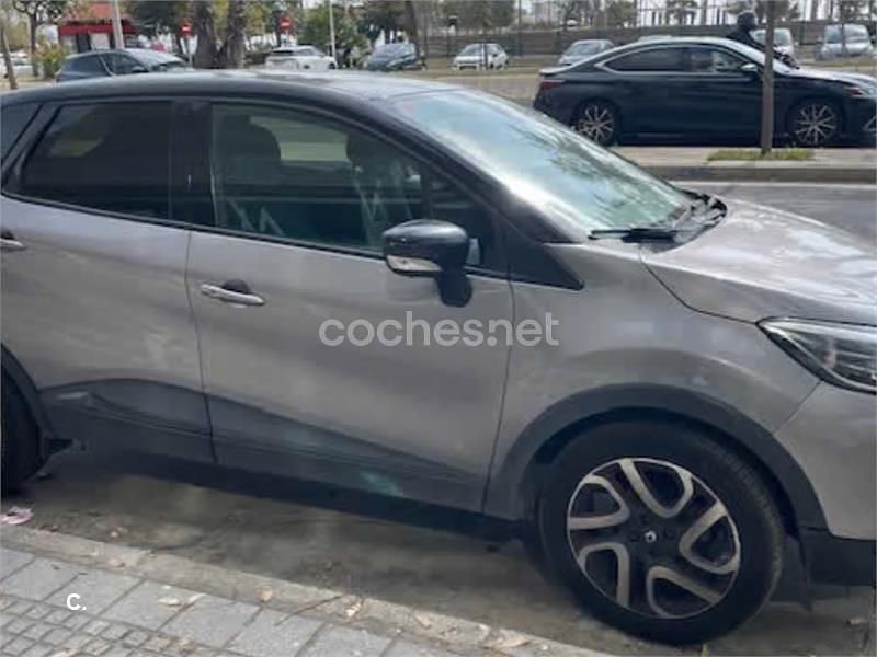 Usado Renault Captur Zen 90 CV (66 kW) 2015 Gris / plata SUV