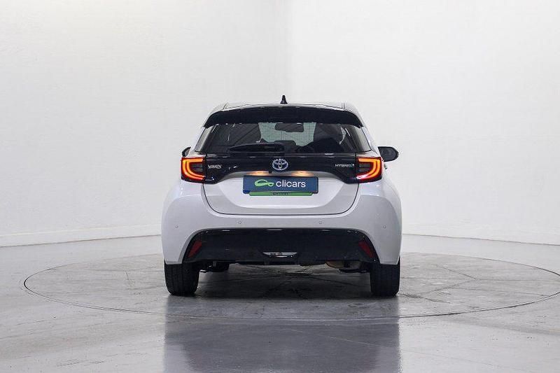 Usado Toyota Yaris Hybrid Plus 116 CV (85 kW) 2022 Blanco Berlina