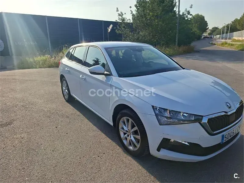 Usado Skoda Scala Ambition 115 CV (84 kW) 2019 Blanco Utilitario