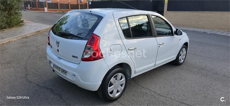 Usado Dacia Sandero Lauréate 70 CV (51 kW) 2010 Blanco Berlina