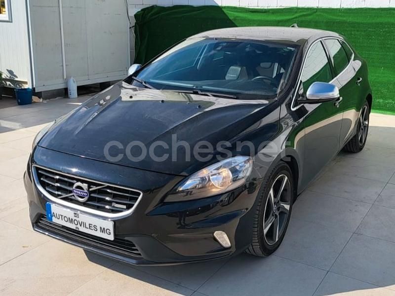 Negro Usado 2013 Volvo V40 R-Design Kinetic Familiar | 8990 € (Precio justo) - Imagen 1/4