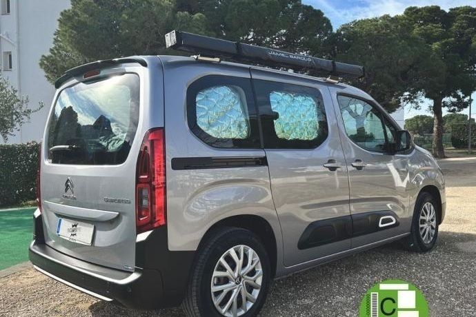 Usado Citroën Berlingo 102 CV (75 kW) 2023 Gris Monovolumen