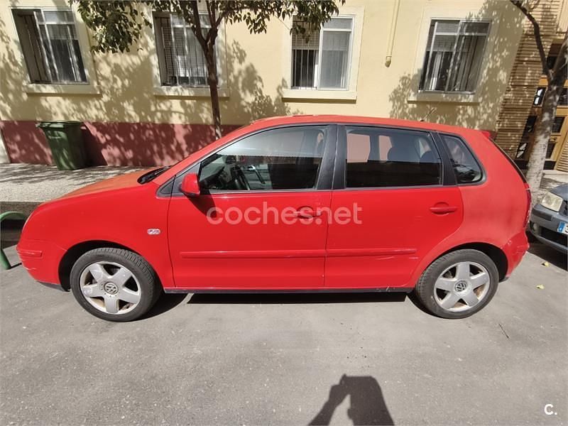Usado VW Polo Trendline 100 CV (73 kW) 2003 Rojo Berlina