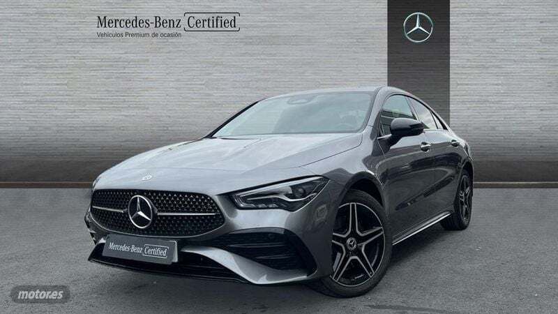 Gris / plateado Usado 2024 Mercedes CLA250 AMG line Berlina | 41.690 € - Imagen 1/4