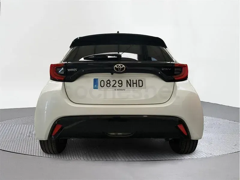 Usado Toyota Yaris Hybrid Style 116 CV (85 kW) 2025 Blanco Berlina