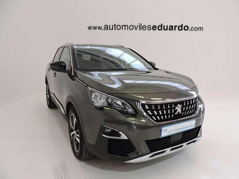 Usado Peugeot 3008 Allure 131 CV (96 kW) 2020 Gris SUV