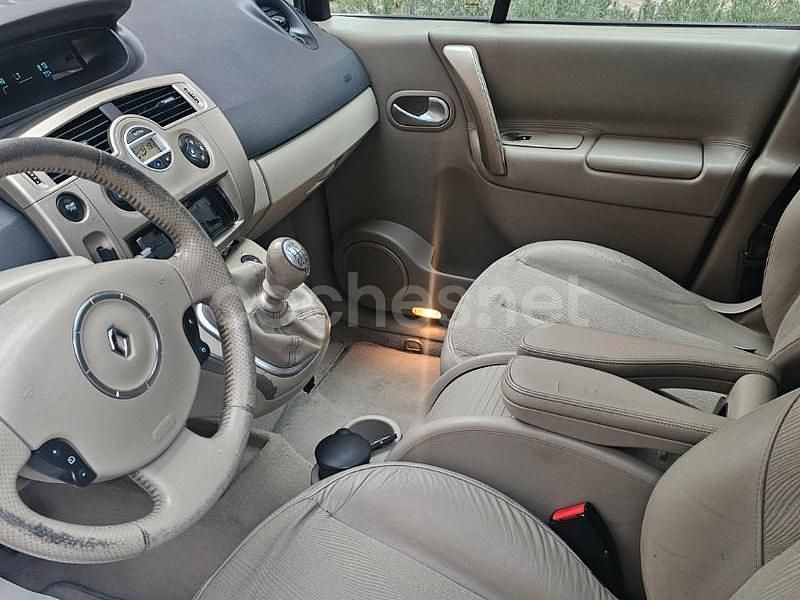 Usado Renault Grand Scénic II Privilege 135 CV (99 kW) 2008 Verde Monovolumen