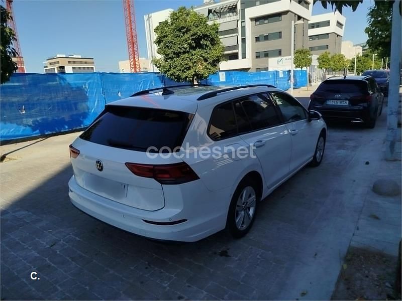 Usado VW Golf VIII Life 110 CV (80 kW) 2021 Blanco Familiar