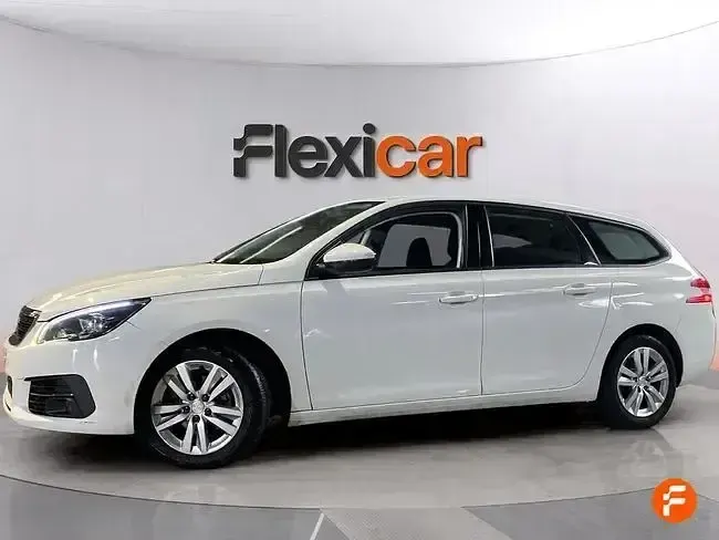 Usado Peugeot 308 SW Active 130 CV (95 kW) 2020 Blanco Familiar