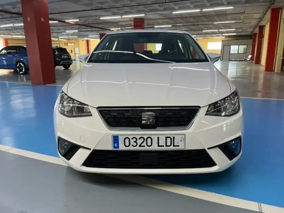 Usado Seat Ibiza Style Plus 80 CV (58 kW) 2020 Blanco Utilitario