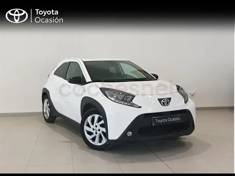 Usado Toyota Aygo X Play 72 CV (52 kW) 2024 Blanco SUV