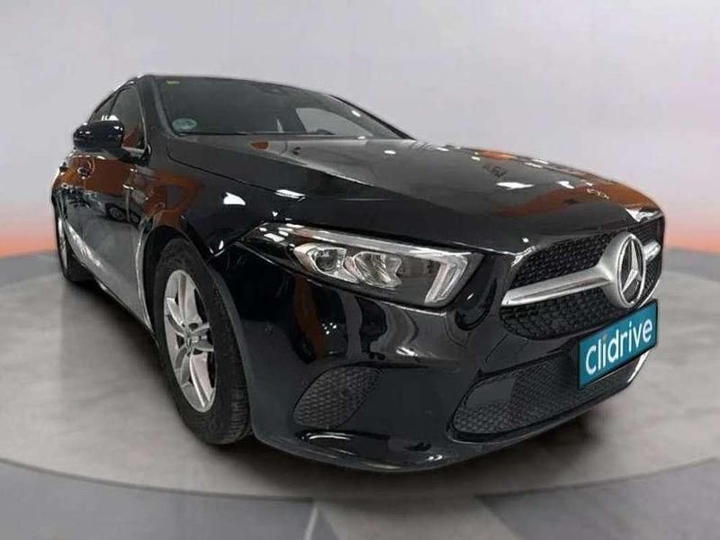 Usado Mercedes A180 116 CV (85 kW) 2019 Negro Utilitario
