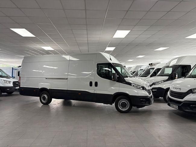 Usado Iveco Daily 160 CV (117 kW) 2023 Blanco Berlina