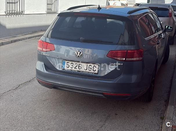 Usado VW Passat Advance 120 CV (88 kW) 2015 Azul Familiar