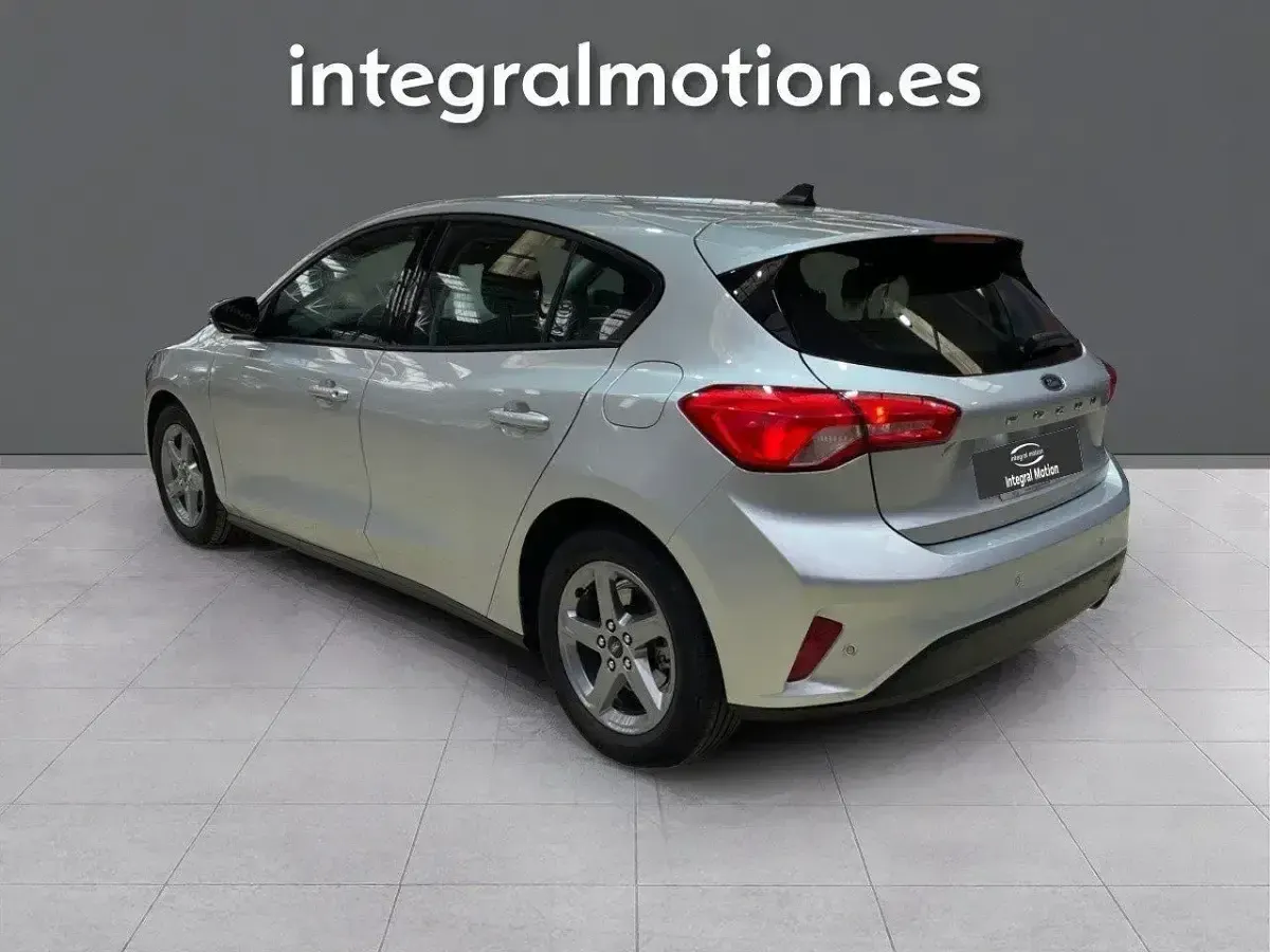 Usado Ford Focus Trend 95 CV (69 kW) 2019 Gris Berlina