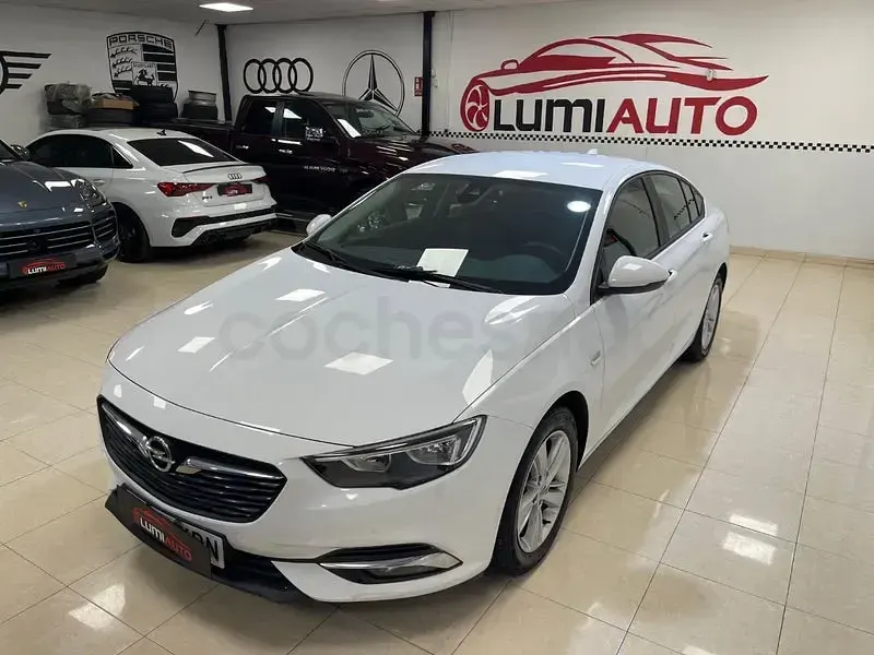 Usado Opel Insignia Selective 140 CV (102 kW) 2018 Blanco Berlina
