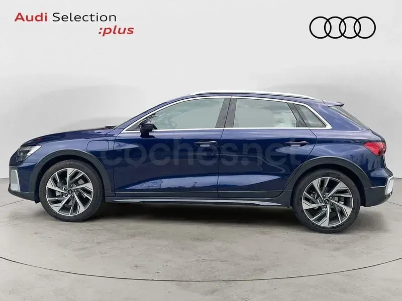 Usado Audi A3 Ambiente 204 CV (150 kW) 2025 Azul Berlina