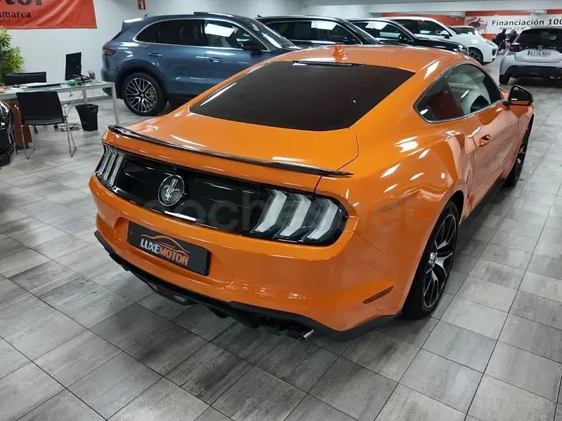 Usado Ford Mustang Fastback 291 CV (214 kW) 2020 Naranja Coupe
