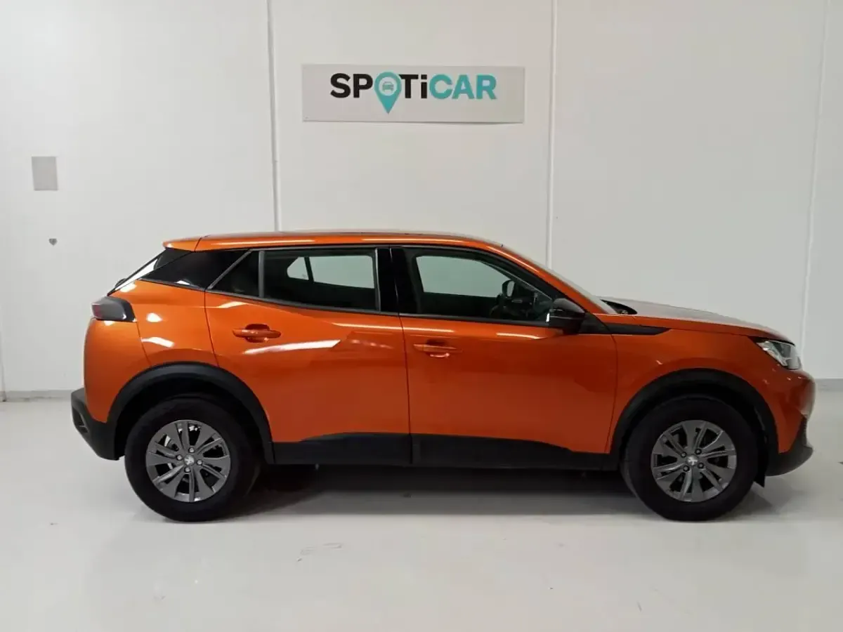 Usado Peugeot 2008 Active 110 CV (80 kW) 2022 Naranja SUV