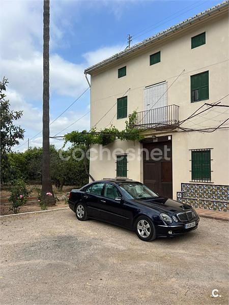 Usado Mercedes E270 Elegance 170 CV (125 kW) 2003 Azul Berlina