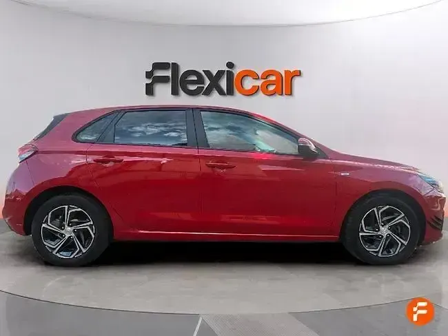 Usado Hyundai i30 120 CV (88 kW) 2021 Rojo