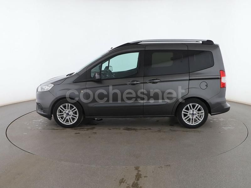 Usado Ford Tourneo Courier Titanium 101 CV (74 kW) 2018 Gris Monovolumen