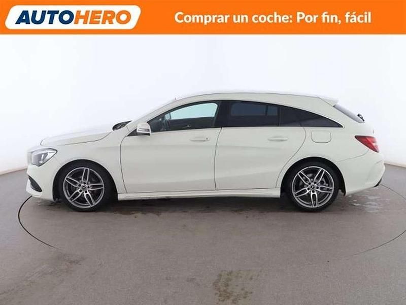 Usado Mercedes CLA200 Shooting Brake AMG line 136 CV (100 kW) 2017 Blanco Familiar
