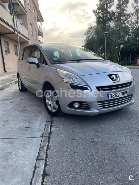 Usado Peugeot 5008 112 CV (82 kW) 2012 Gris / plata Monovolumen