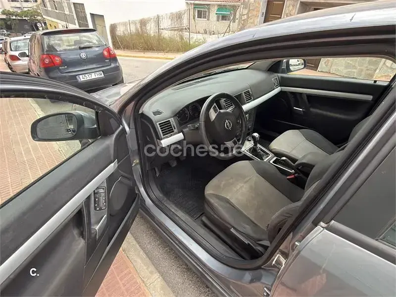 Usado Opel Vectra Elegance 120 CV (88 kW) 2005 Gris / plata Berlina
