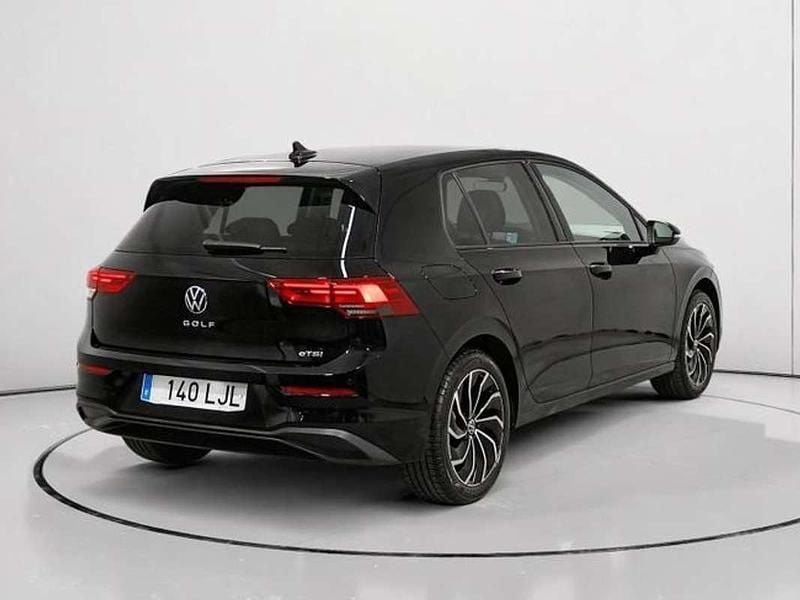Usado VW Golf VIII Life 150 CV (110 kW) 2020 Negro Utilitario