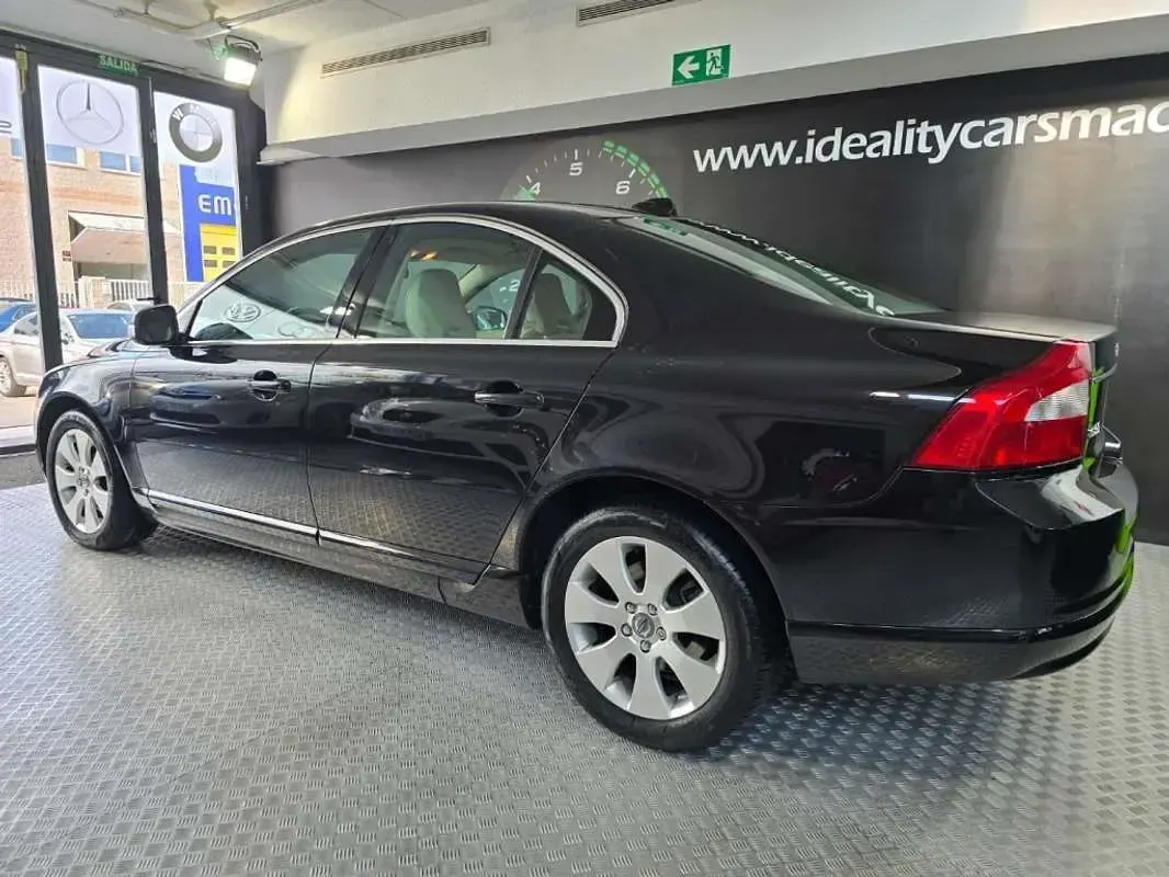 Käytetty Volvo S80 Momentum 185 HP (136 kW) 2008 Musta Sedan