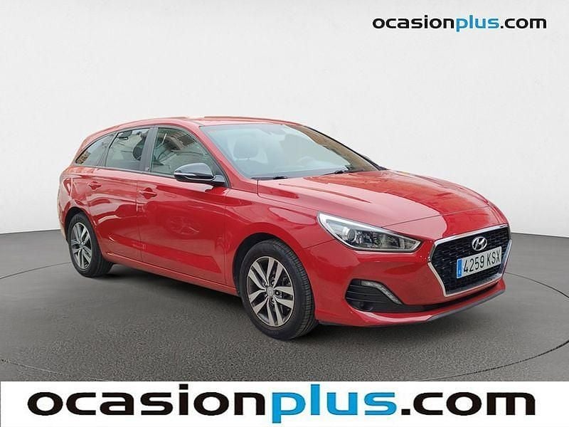 Usado Hyundai i30 GO! 120 CV (88 kW) 2019 Rojo Familiar