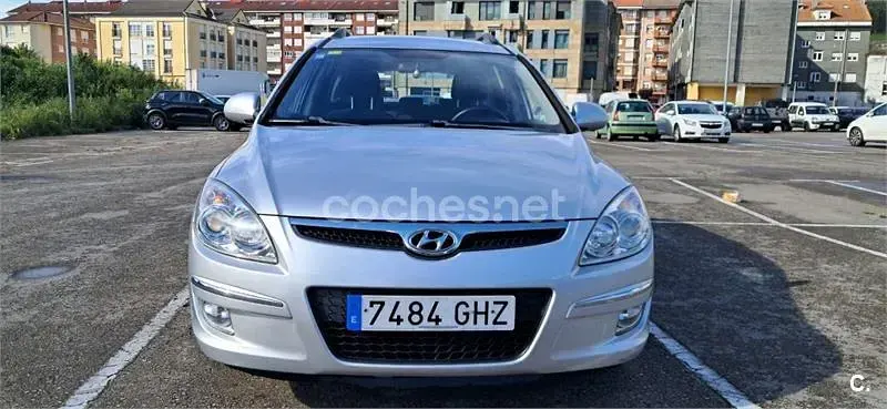 Usado Hyundai i30 Style 115 CV (84 kW) 2008 Gris / plata Familiar