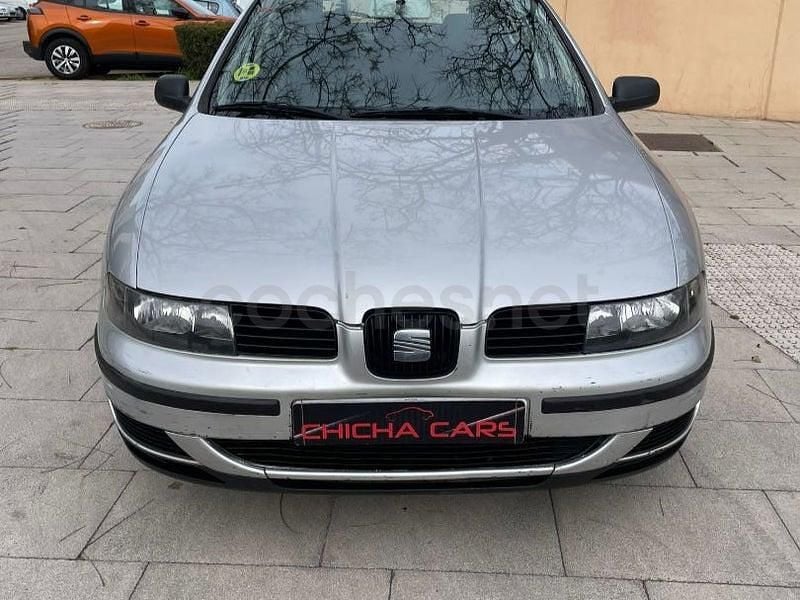 Usado Seat Leon 105 CV (77 kW) 2001 Gris / plata Utilitario