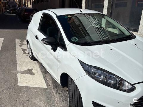 Usado Ford Fiesta Trend 75 CV (55 kW) 2015 Blanco Berlina