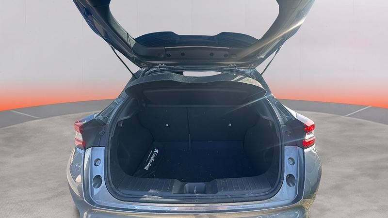 Usado Nissan Juke Acenta 114 HP (83 kW) 2024 Vermelho SUV