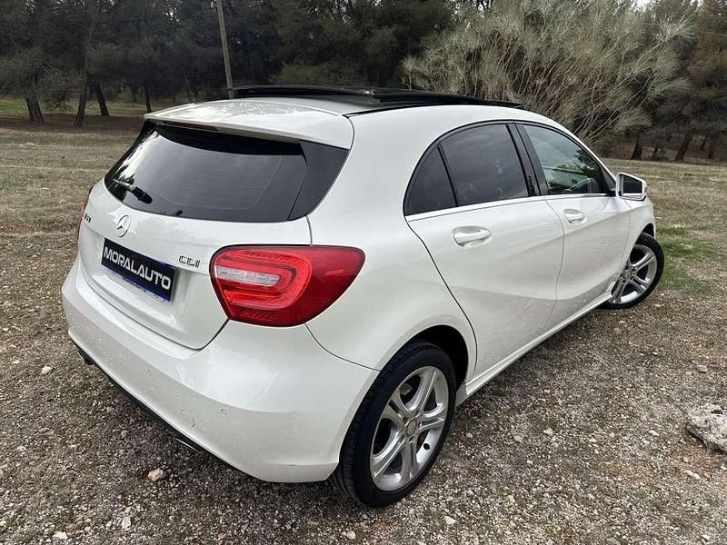 Usado Mercedes A180 Urban 109 CV (80 kW) 2014 Blanco Utilitario