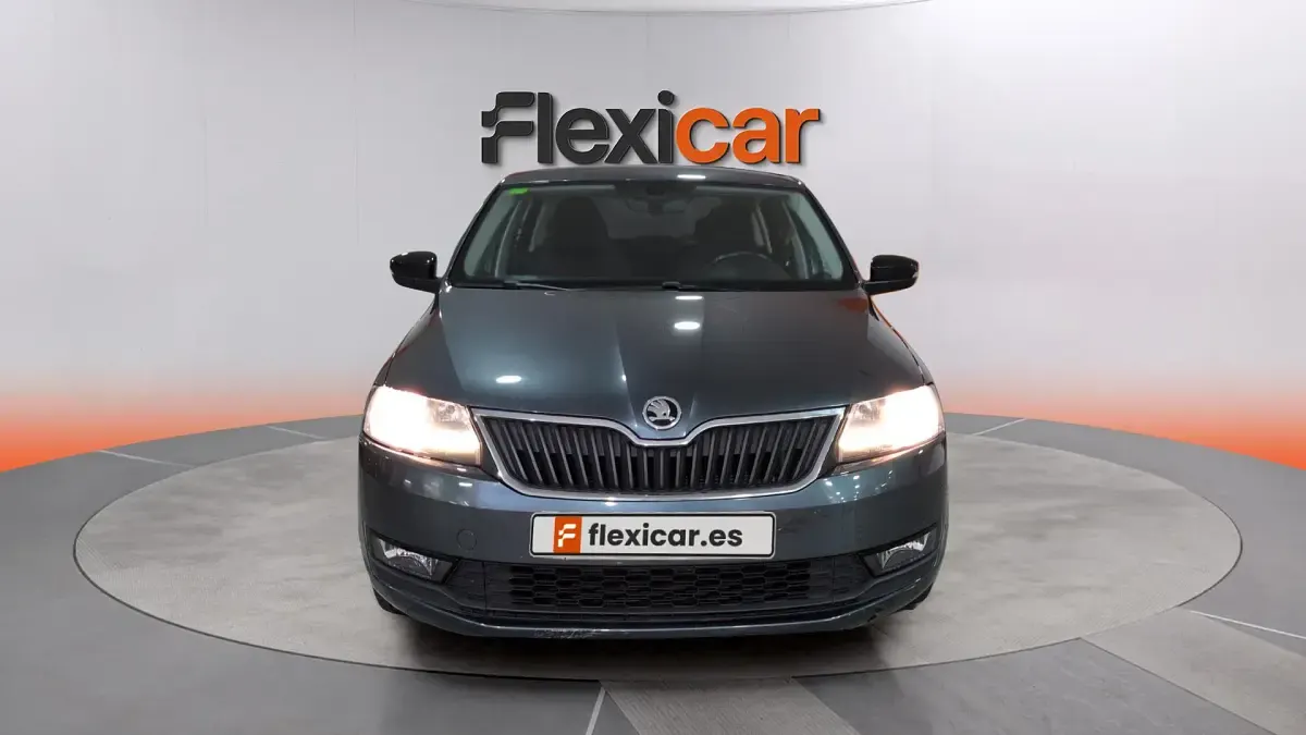Usado Skoda Rapid Ambition 110 CV (80 kW) 2018 Gris Utilitario